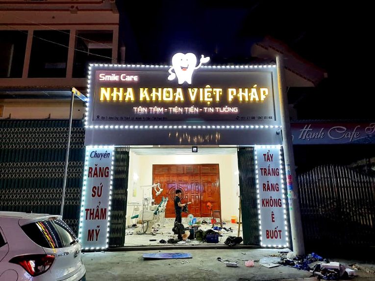 Bảng hiệu nha khoa