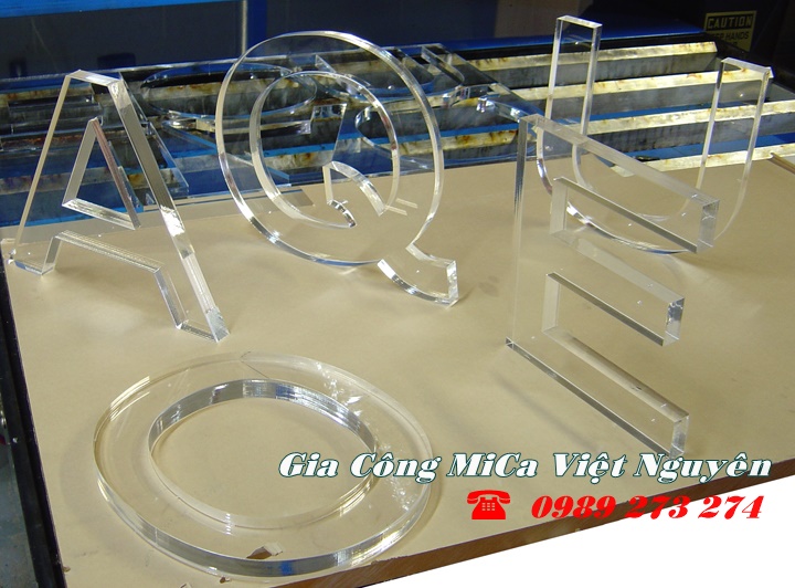 nhận cắt chữ mica lấy liền giá rẻ ở TPHCM (Sài Gòn), gia cong mica theo yeu cau