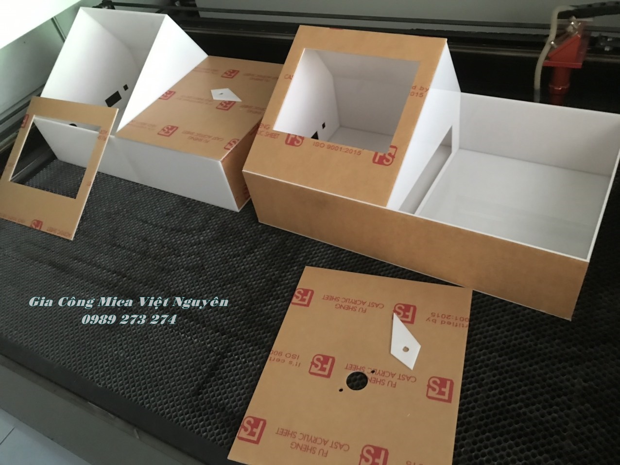 GIA CÔNG HỘP NHỰA MICA