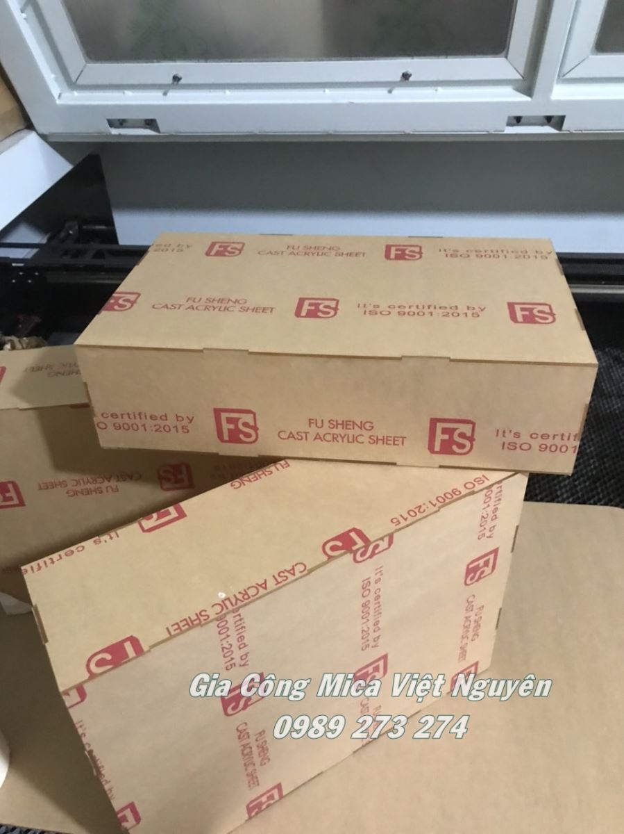 GIA CÔNG HỘP NHỰA MICA