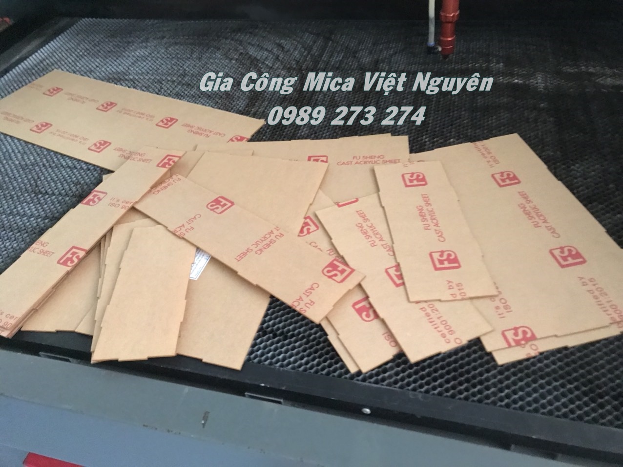 GIA CÔNG HỘP NHỰA MICA