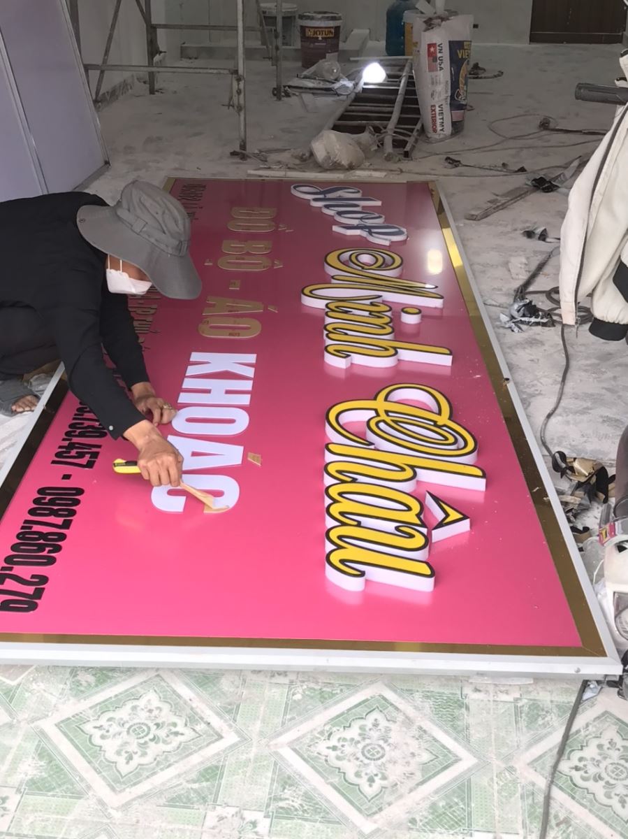 bảng hiệu chữ nổi mica